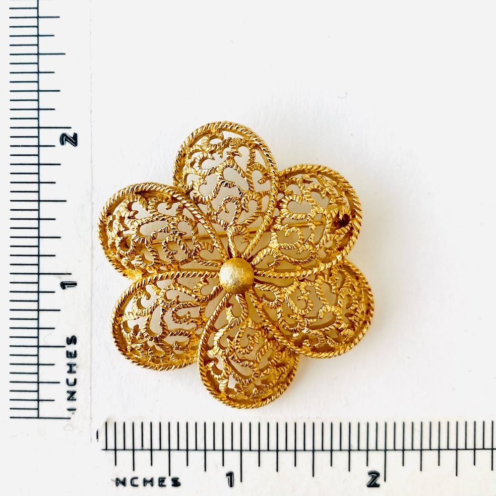 Flower Pin - Picture 2 of 3